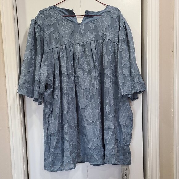 Tops - 🔥3/$42 w FREE SHIPPING🔥 NWT blue, see through sleeves , tshirt